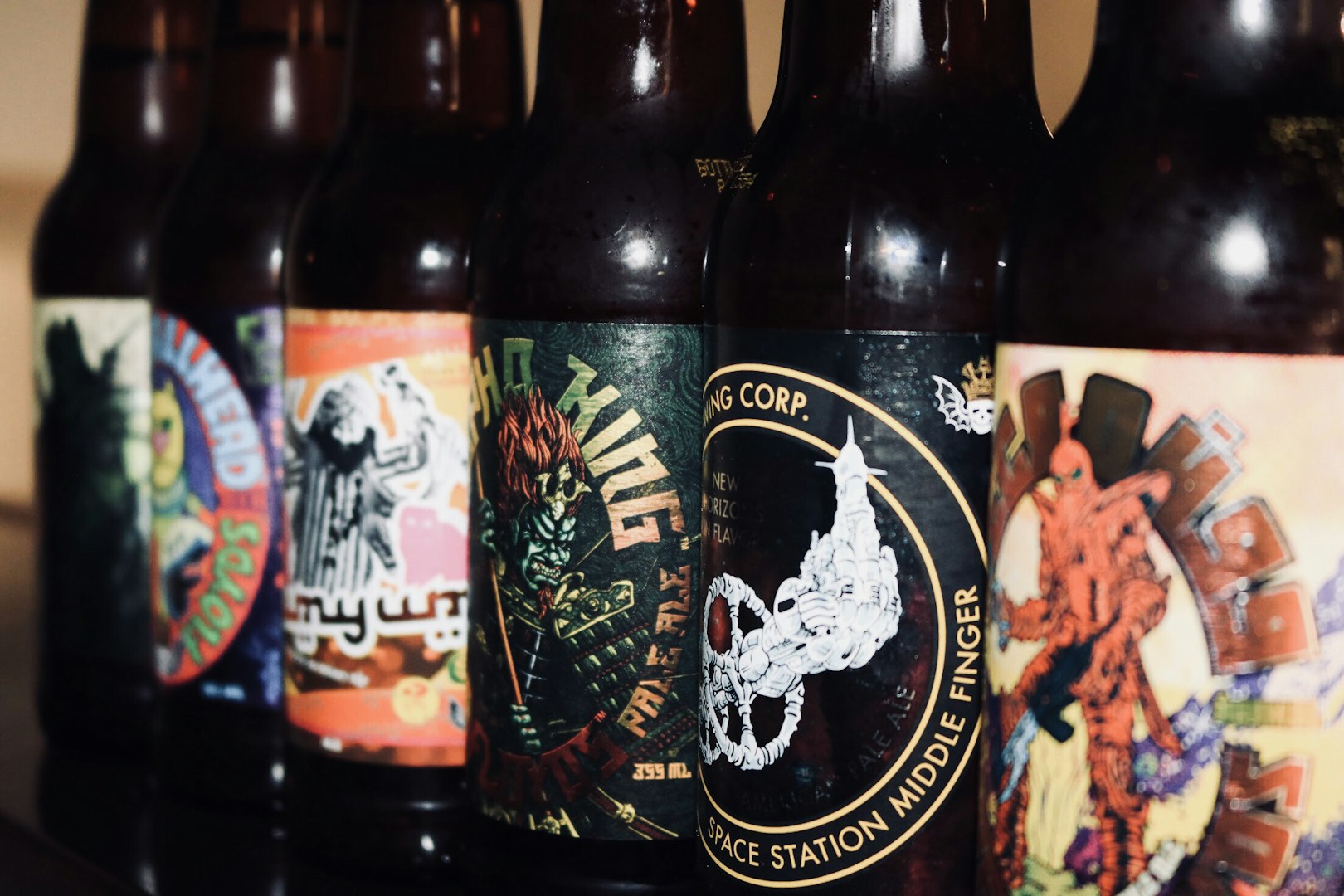 Tryckta etiketter i färg till flaskor